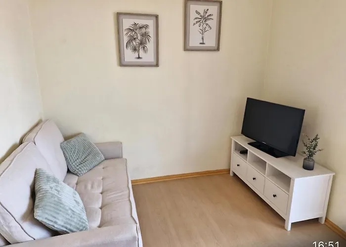 Apartment House Center